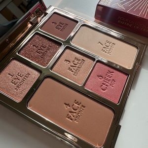 Charlotte Tilbury Instant Look of Love in a Palette Eyeshadow & Face Palette